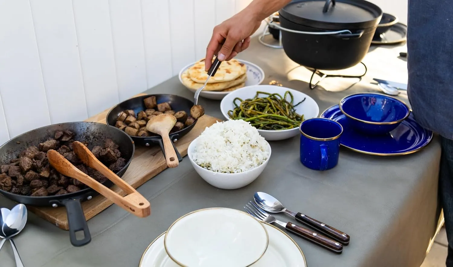 GSI Outdoors Guidecast 8” Frypan I Cast Iron, Lightweight, Gourmet Frying Pan, Camp Cookware