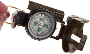 Portable Folding Lens Compass Fashion Multifunction Outdoor Lens Compass Boat Compass Dashboard Dash，Provide Accurate Direction Assistance, Easy to Carry