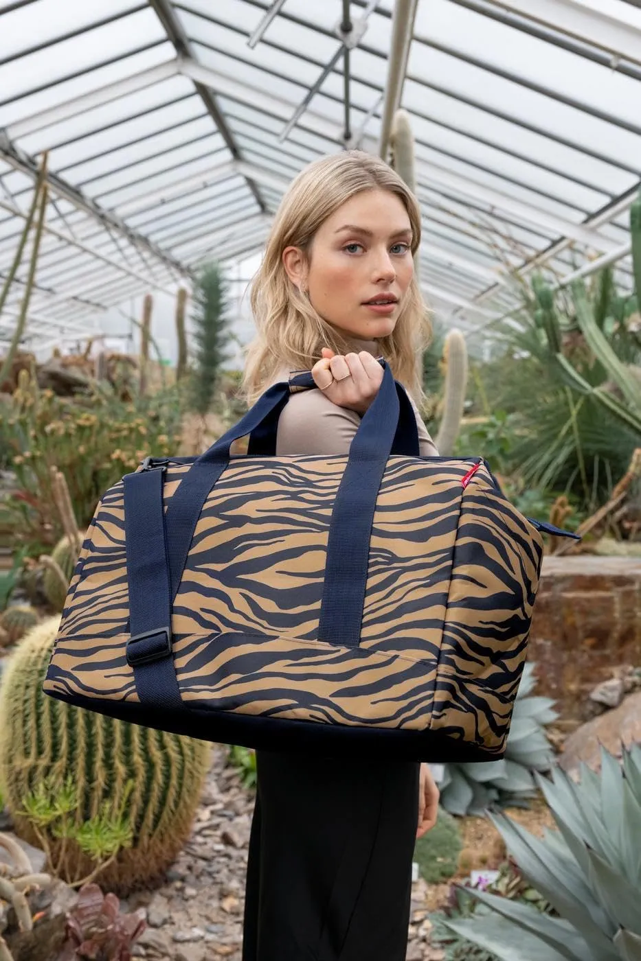 reisenthel allrounder L – Versatile doctor bag for travel, work and leisure - With practical trolley clip-on function