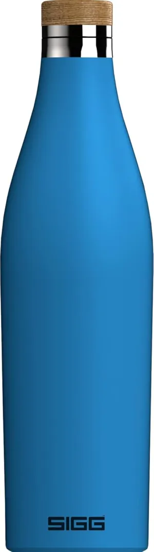 SIGG - Insulated Water Bottle - Meridian Electric Blue - Leakproof & Extra-Slim - BPA Free - Plastic Free - 18/8 Stainless Steel - Double Walled - Bamboo Screw Top - Blue - 17 Oz