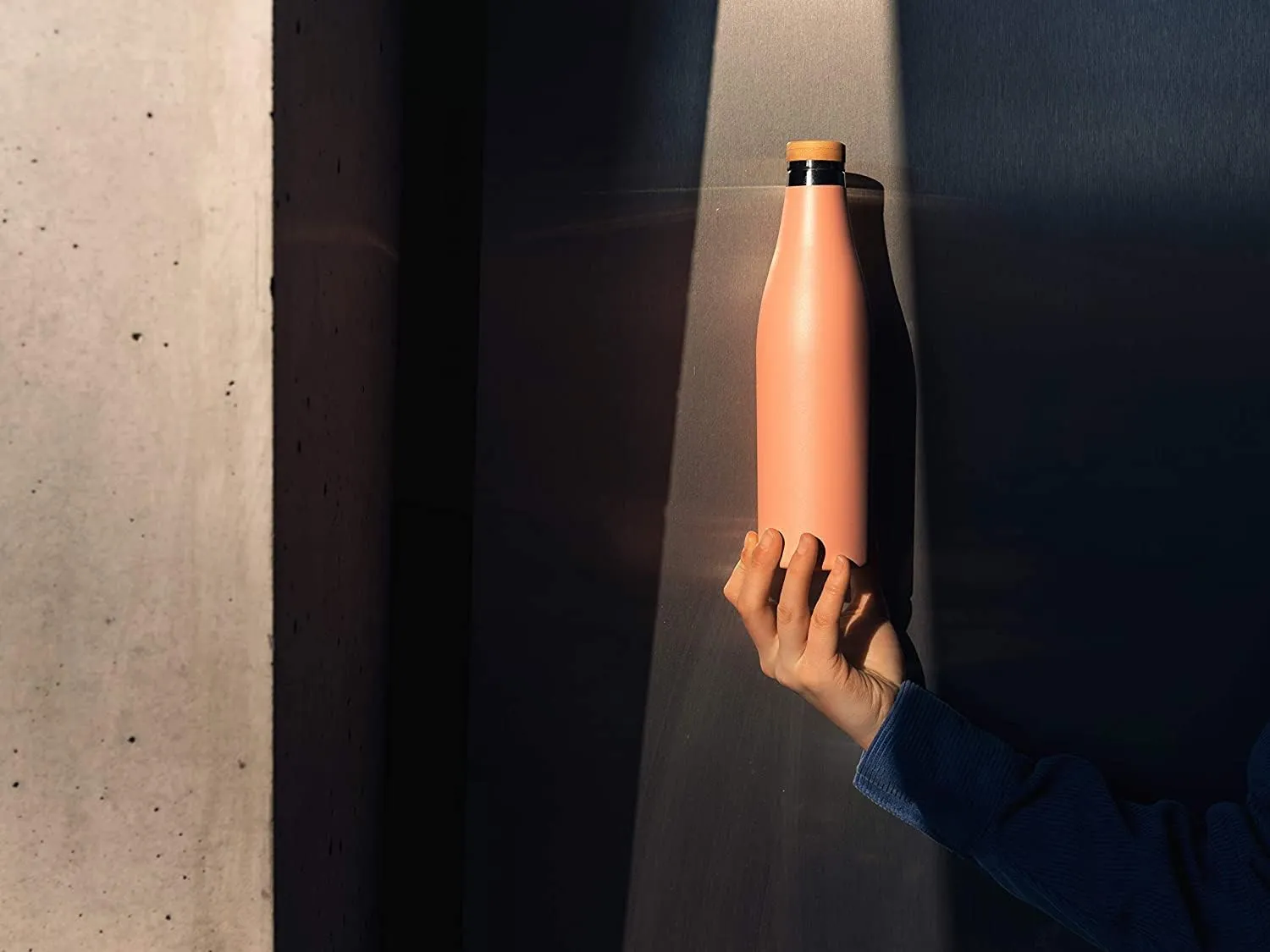 SIGG - Insulated Water Bottle - Meridian Shy Pink - Leakproof & Extra-Slim - BPA Free - Plastic Free - 18/8 Stainless Steel - Double Walled - Bamboo Screw Top - Pink - 24 Oz