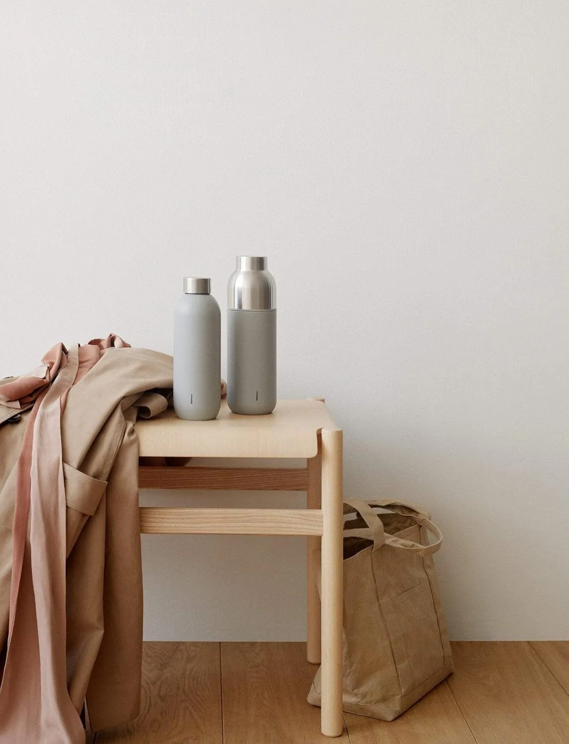 Stelton Keep Cool Thermos Flask, Thermal Drinking Bottle, Double-Walled Insulated Jug, Modern Design Thermal Mug for Water, Hot & Cold Drinks, Coffee, Tea, 0.6 Litres, Light Grey