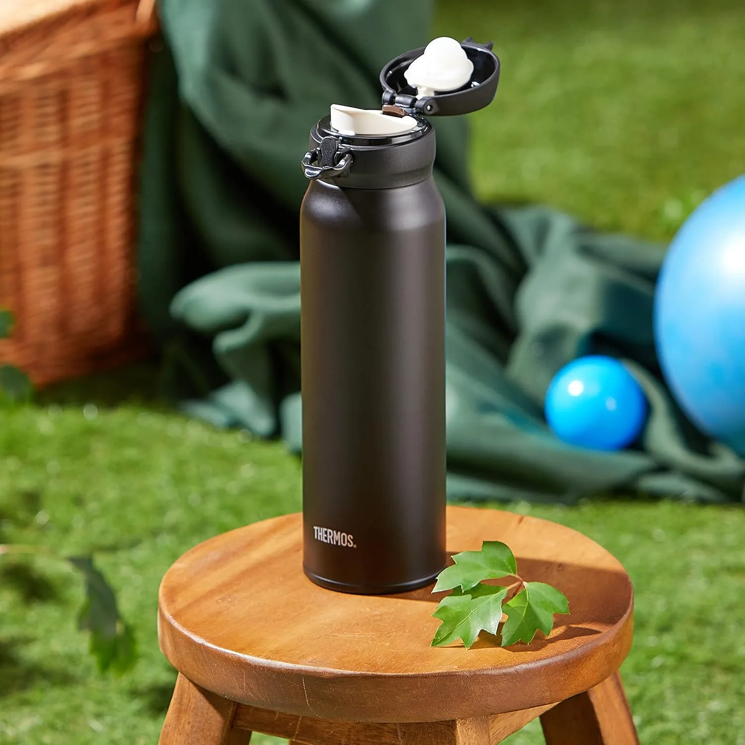 THERMOS 4035.232.075 Ultralight Thermos Flask, Black, 750 ml, Extremely Lightweight, 275 g, Drinking Bottle, Dishwasher Safe, Thermos Flask Keeps Hot for 10 Hours, Cold for 20 Hours, BPA-Free