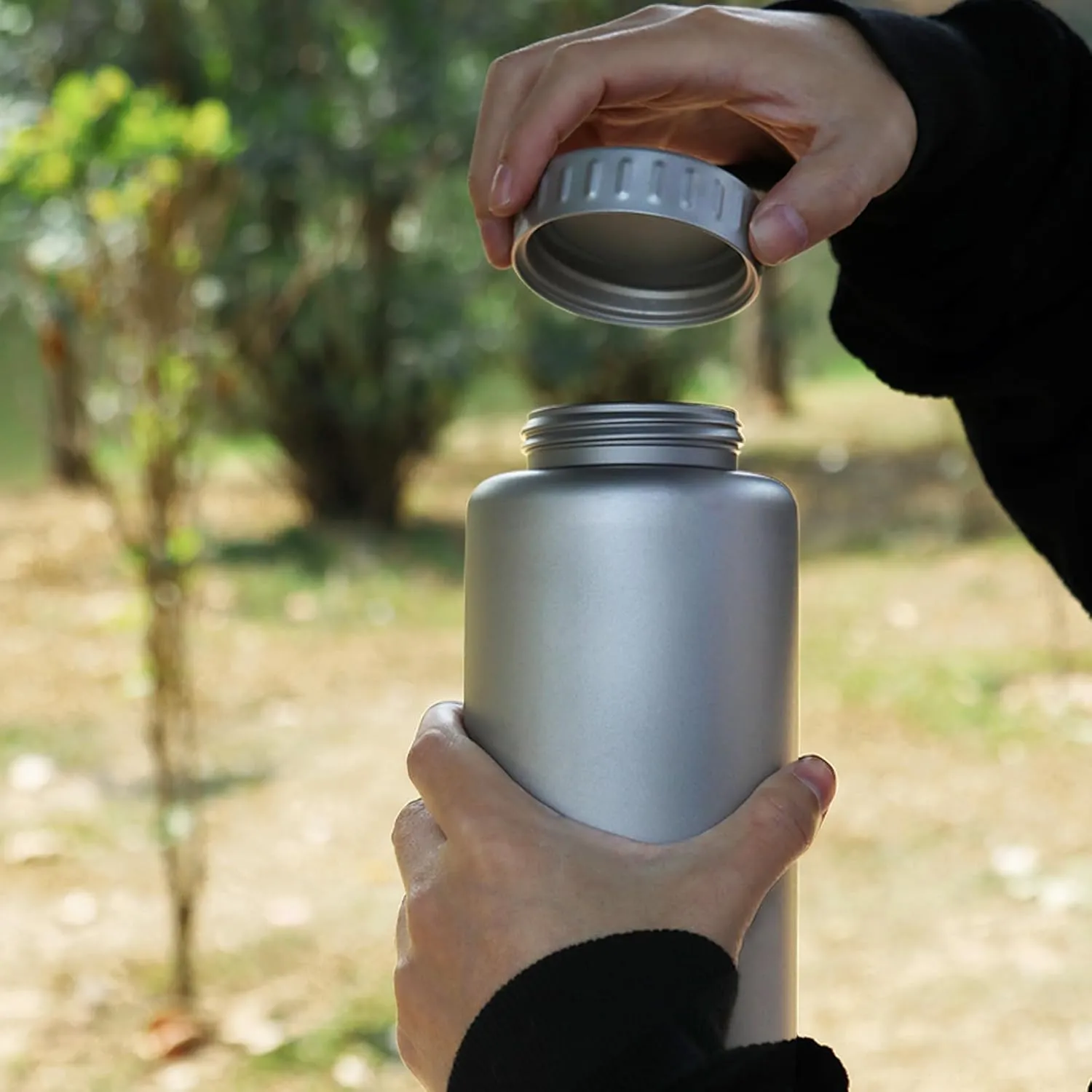 Titanium Ultralight 800ml/27 fl oz Leakproof Outdoor Camping Hiking Sports Water Bottle with Insulating Thermal Sleeve and Clip Loop Cap